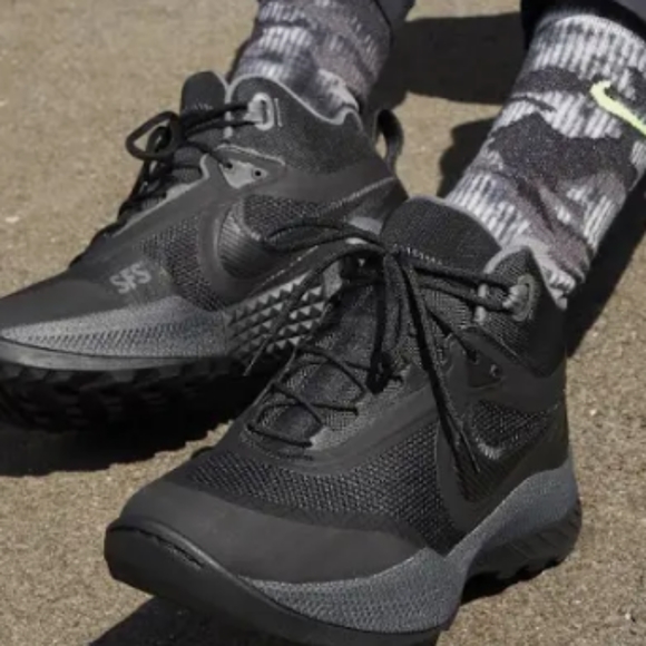 Nike React SFB Carbon Shoes - Picture 1 of 10